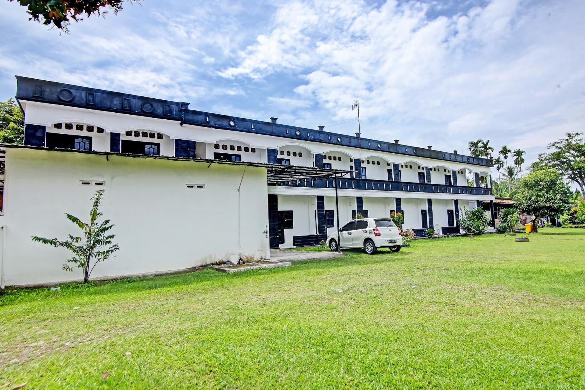 OYO 91127 Wisma Sukajadi Syariah Perabumulih Luaran gambar