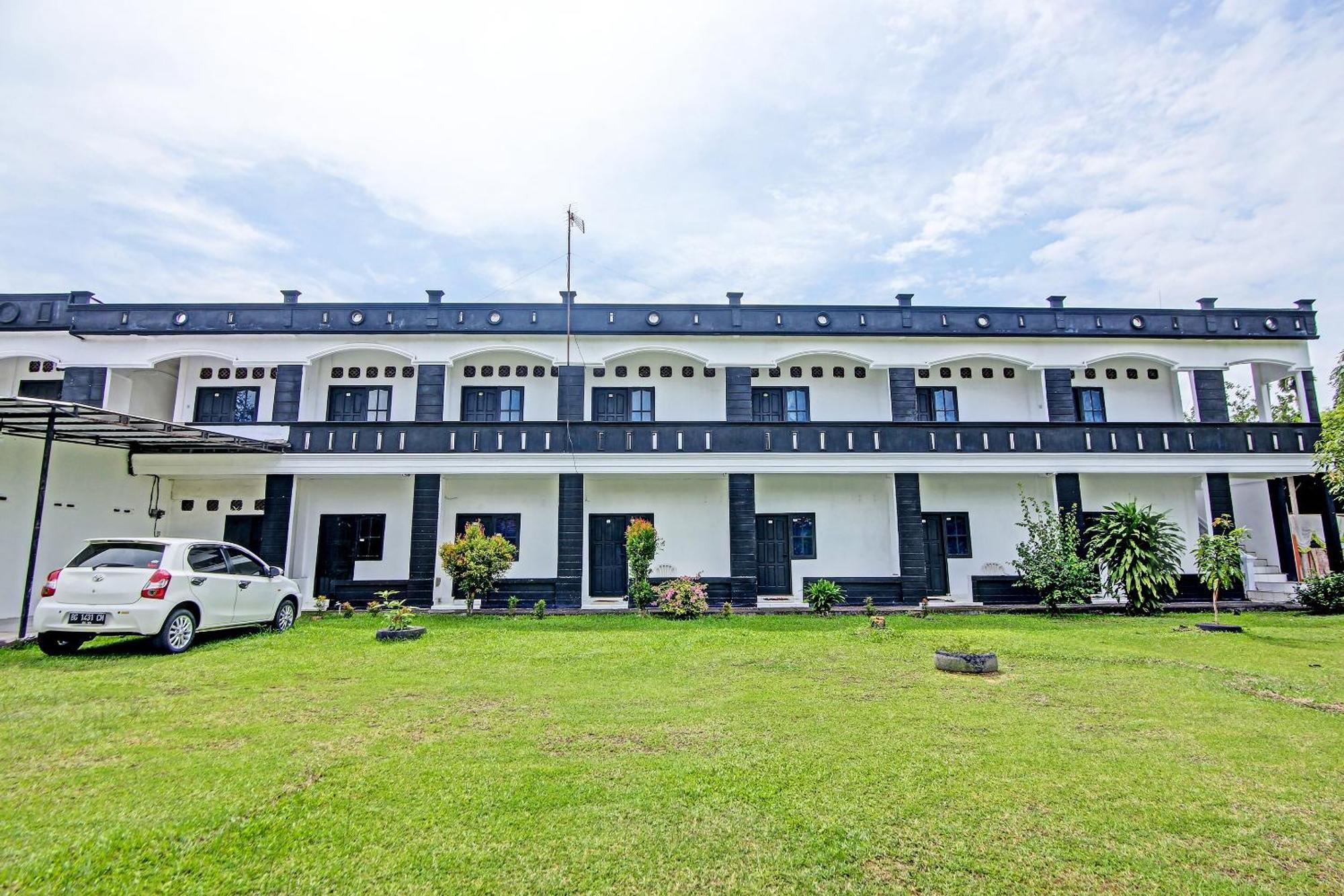 OYO 91127 Wisma Sukajadi Syariah Perabumulih Luaran gambar
